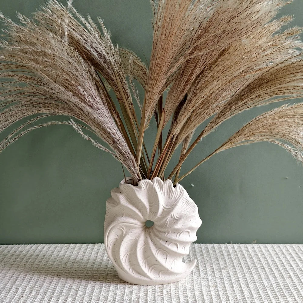 ShellaVase – Neutral Conch Shape Vase for Elegant Interior Decoration