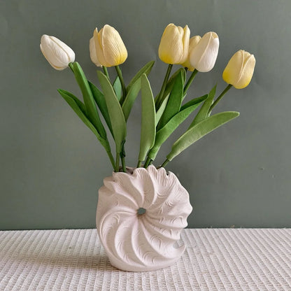 ShellaVase – Neutral Conch Shape Vase for Elegant Interior Decoration