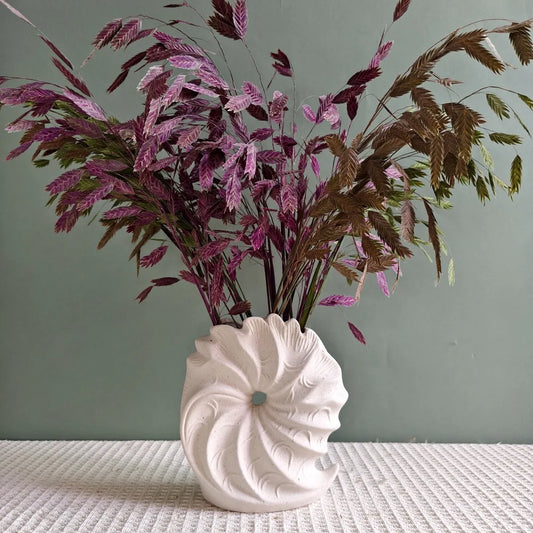 ShellaVase – Neutral Conch Shape Vase for Elegant Interior Decoration